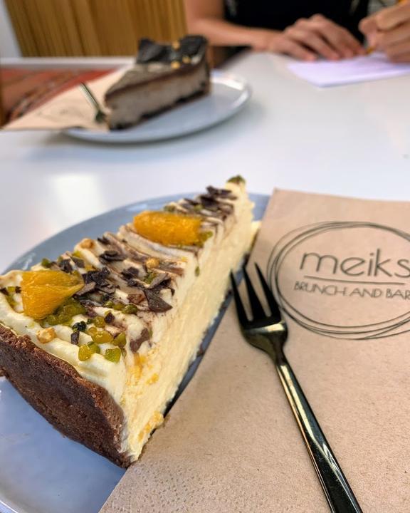 meiks BRUNCH AND BAR